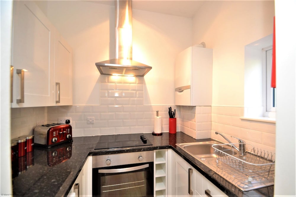 Yew Tree Apartment One Ryde view 4