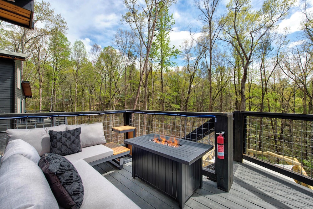 Smokies Modern Escape view 3