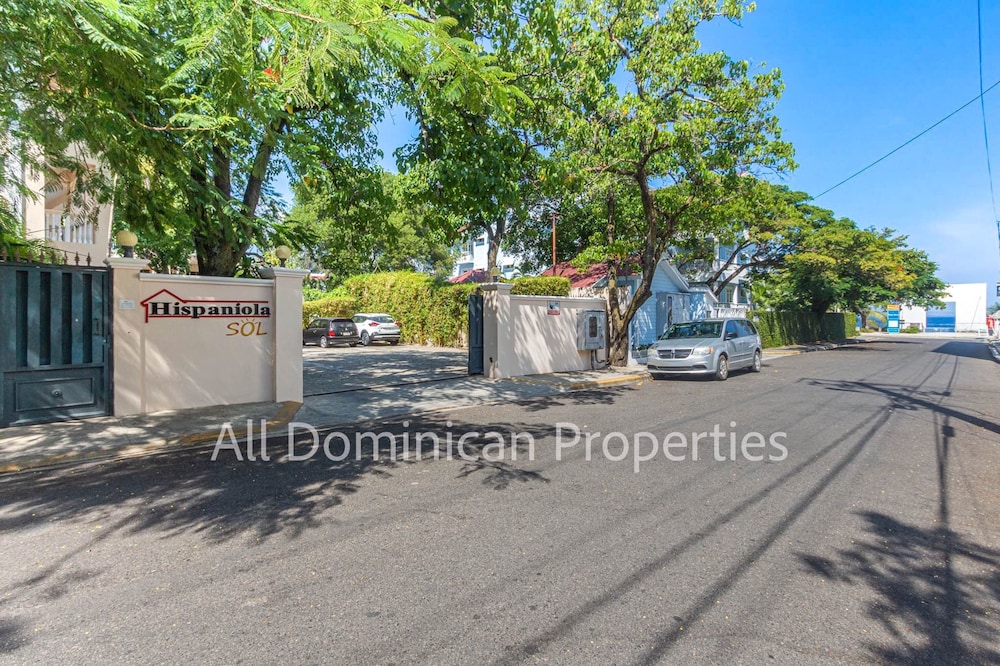 Alicia Beach, Hispaniola Sol, Great Location - no car Needed!