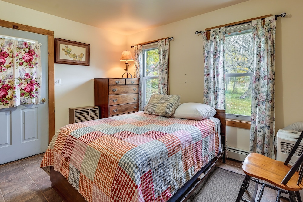 Cozy Adirondack Cabin Retreat in West Chazy! view 3
