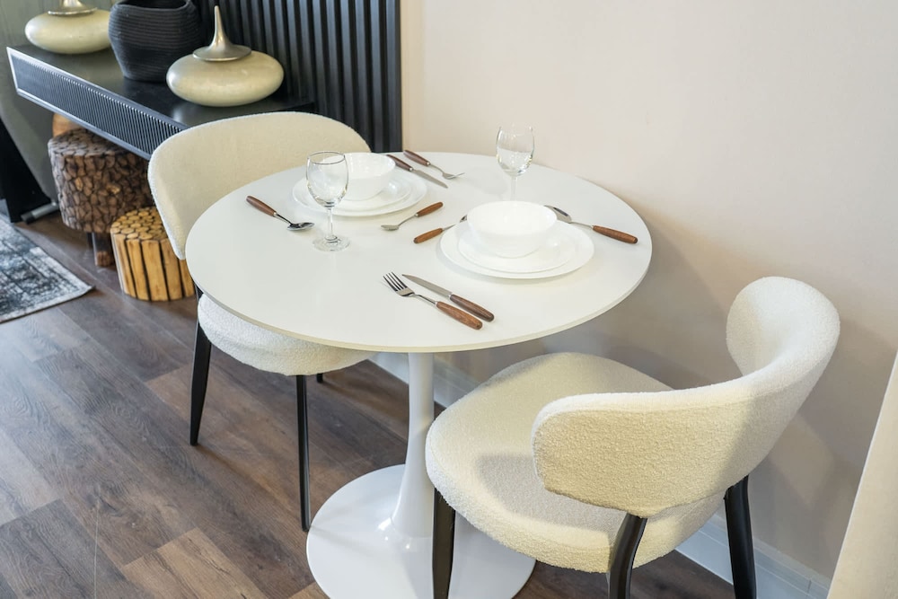 Extravagant Studio Stay for 2 in JVC
