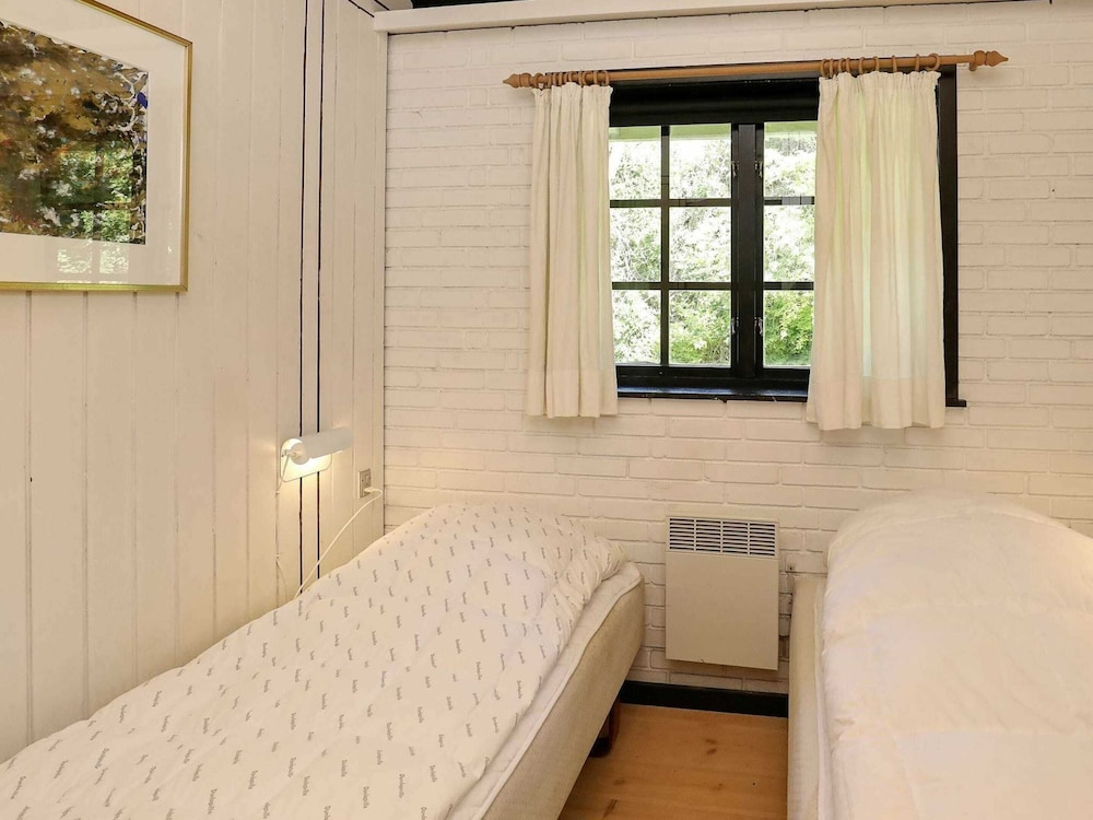 Spacious Holiday Home in Væggerløse near Sea view 5