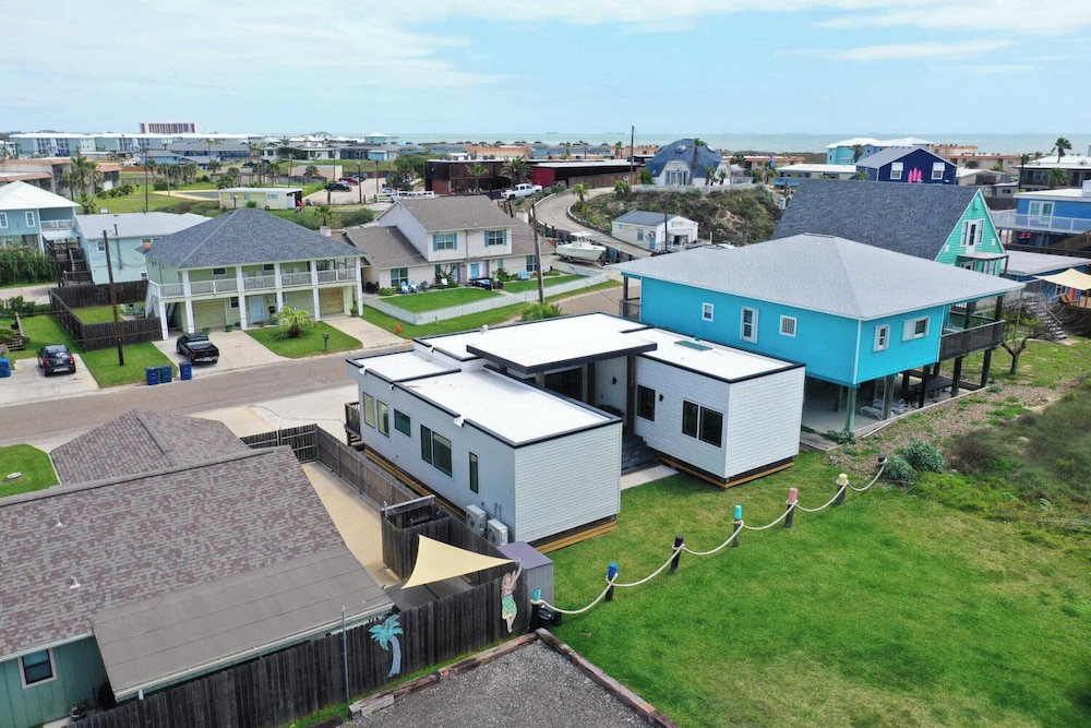 Sleeps 20 2 Modern Homes w/ Private Pool, Deck+patio 3-min Walk to the Beach