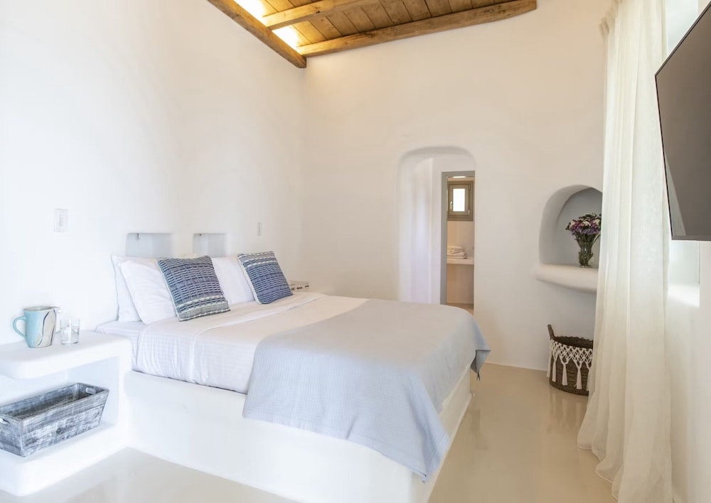 Serene Villa With Terrace and Views