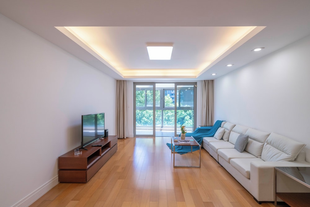 Tyms Stylish 3BR 2BA Apt Xujiahui Metro