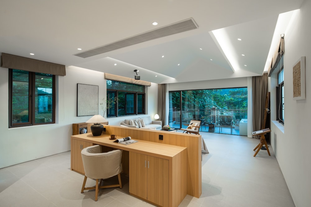 Miyue Shenzhen Tianlu Secret Wild Wizard Holiday Hotel