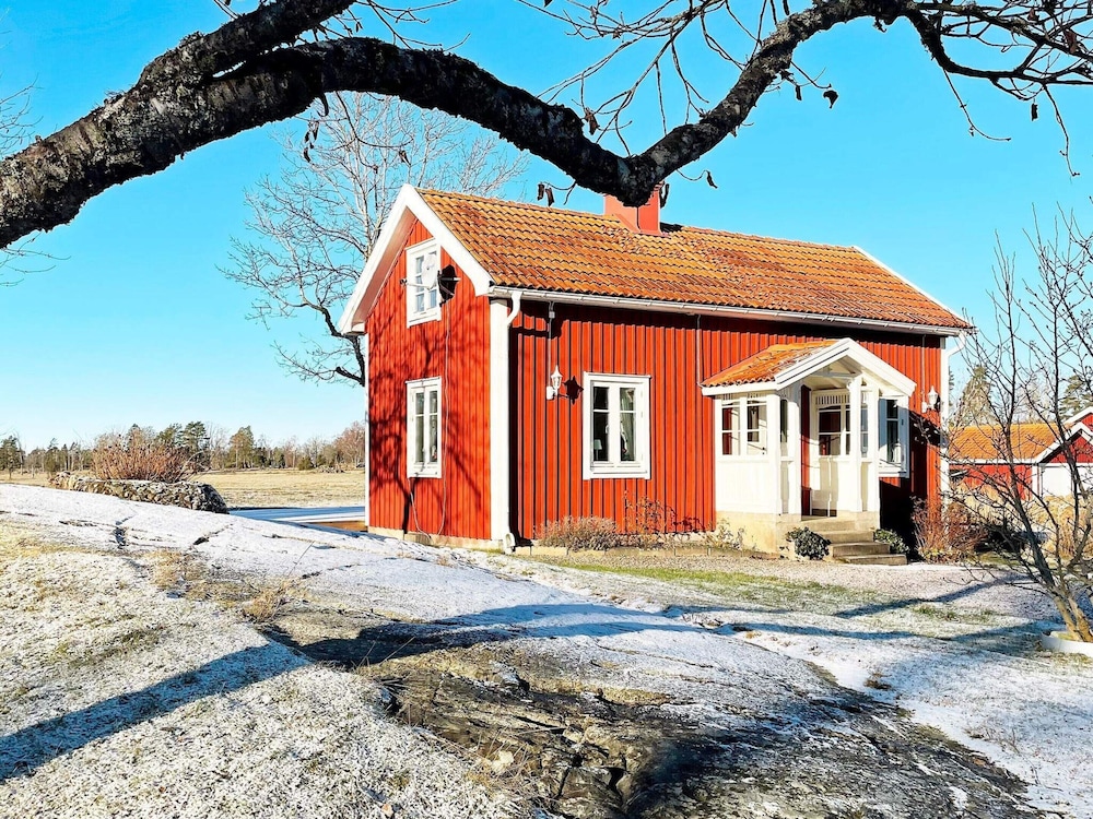 6 Person Holiday Home in Lidkoping-by Traum