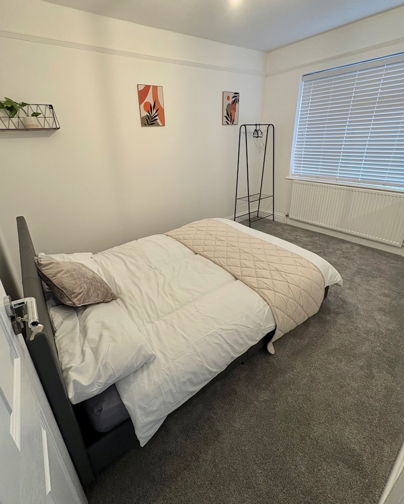 Central Chelmsford 2-bed Apt, 5 Mins to Station