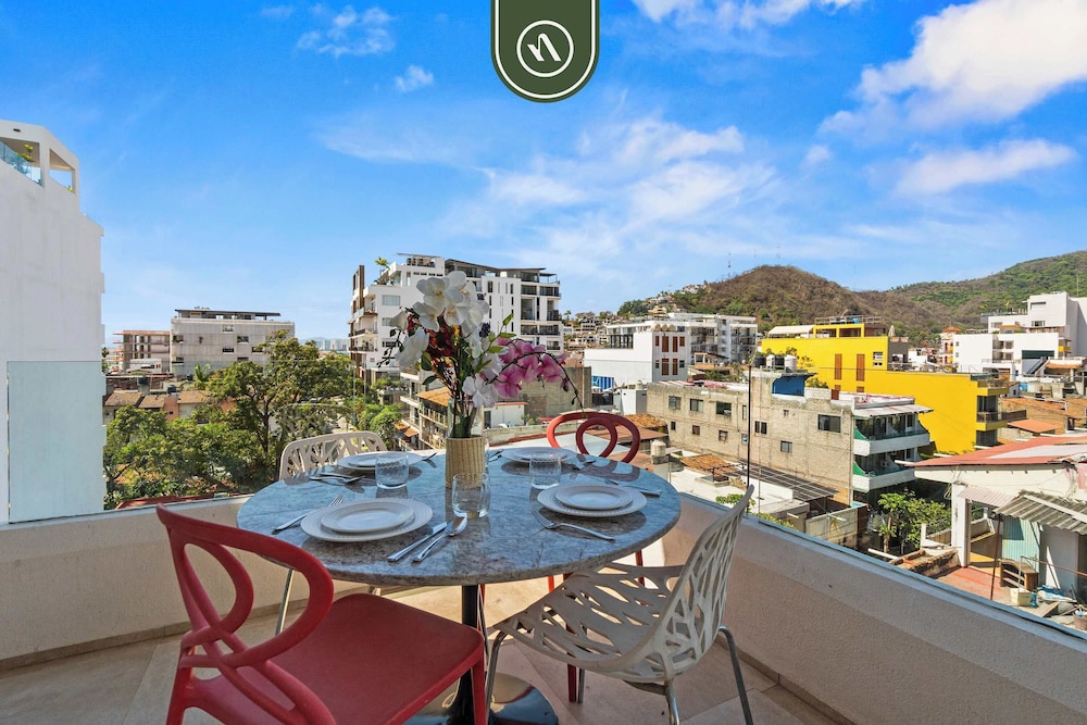 Amazing 1 BR Condo in Romantic Zone - Rooftop Pool