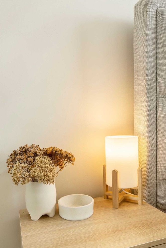 Stunning View 2-bed in Port Melbourne w/ Parking
