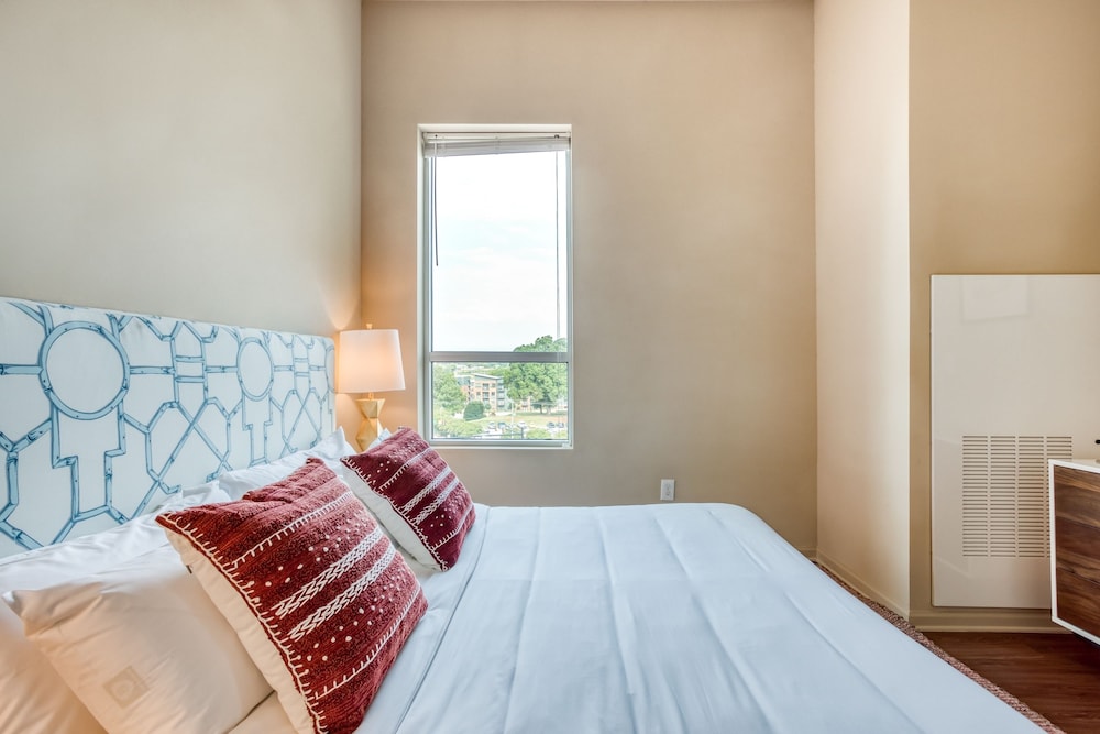 Mint House Greenville - Downtown - Image 4