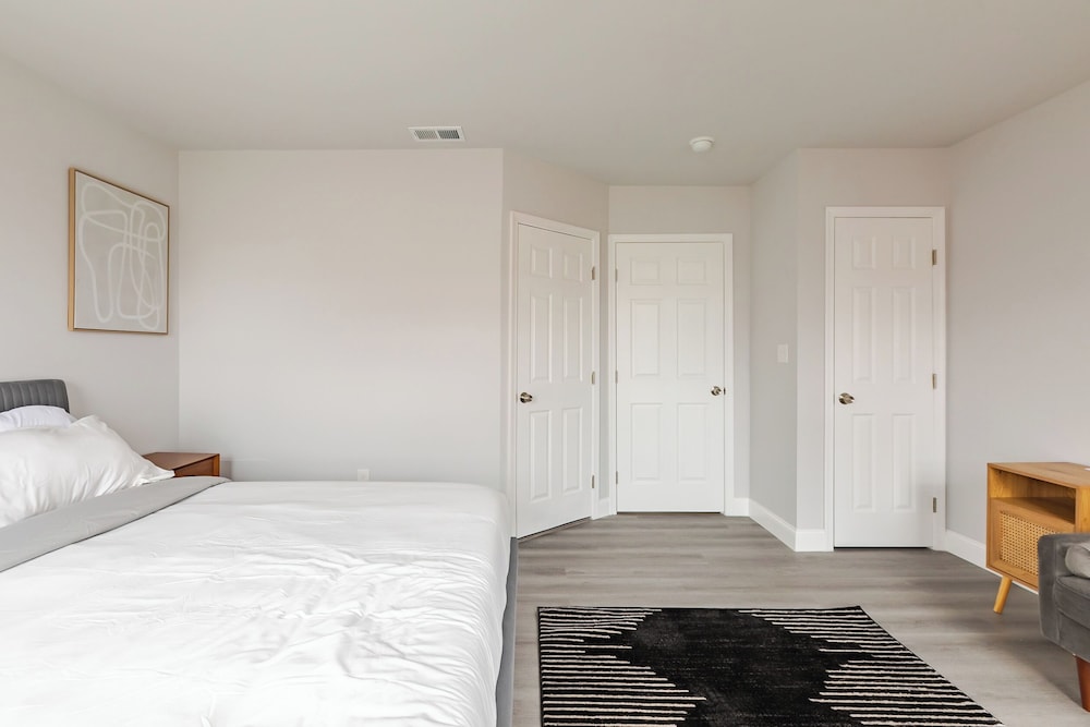 Chic & Cozy Philly Stay in City Center