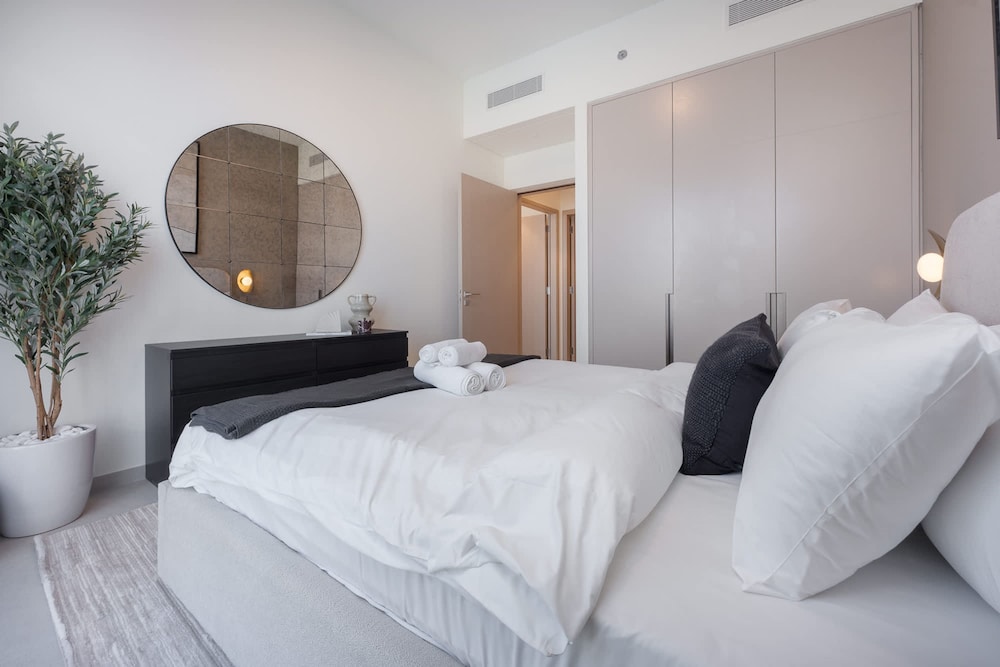 Cozy 2-bedroom Apartment Perfect for Family in Downtown With Burj Khalifa Views