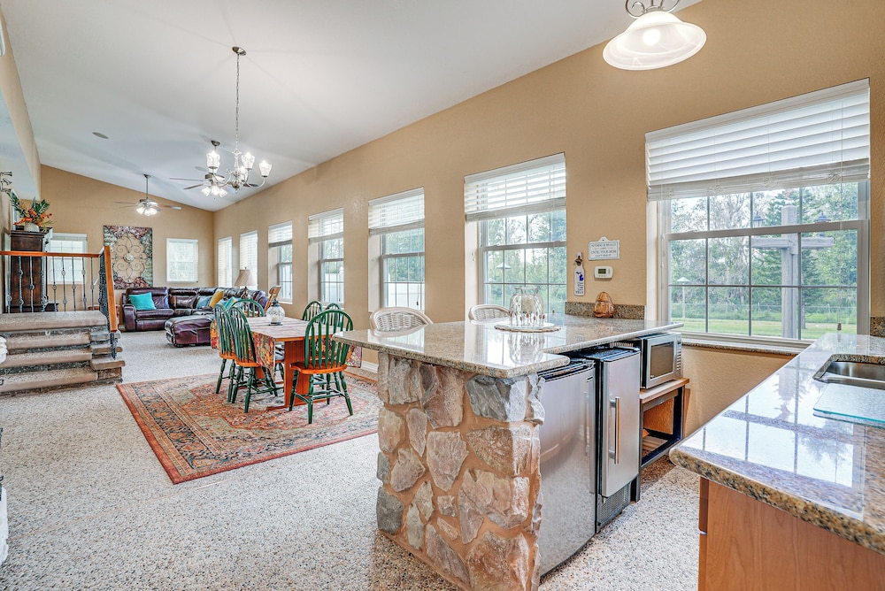 Pet the Sheep! Rural & Spacious Polk City Retreat