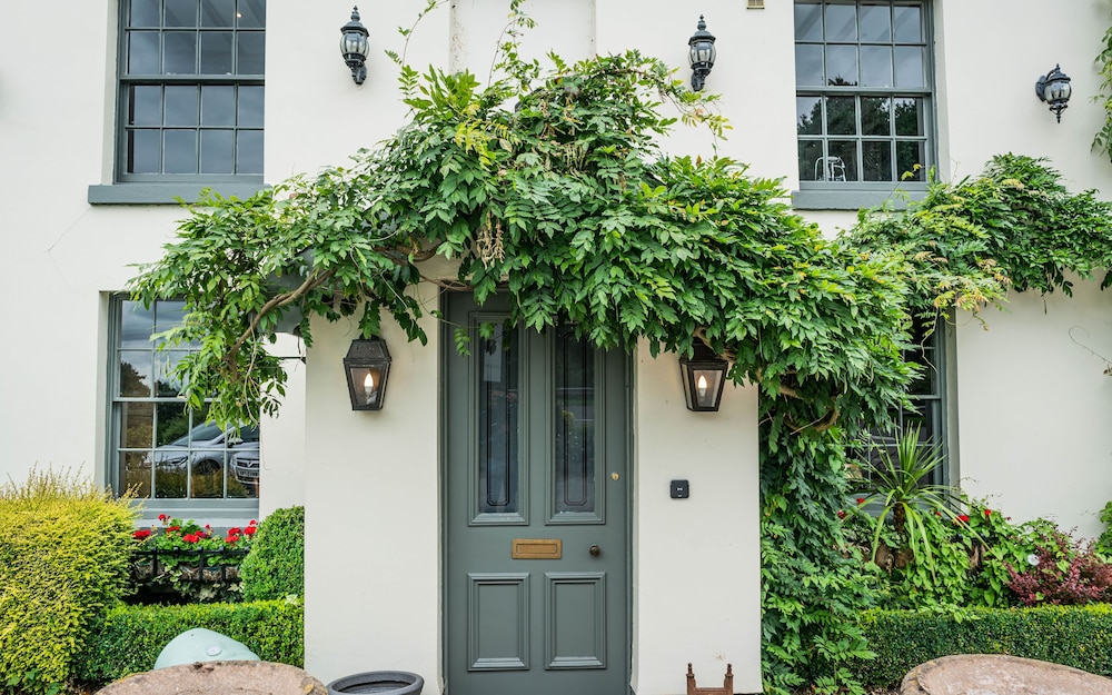 Crewe Vacations - The Vicarage Freehouse  Rooms - Property Image 4