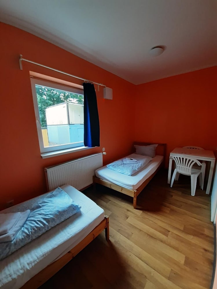 2-Rent Group Hostel Rooms&Apartments TUB19A
