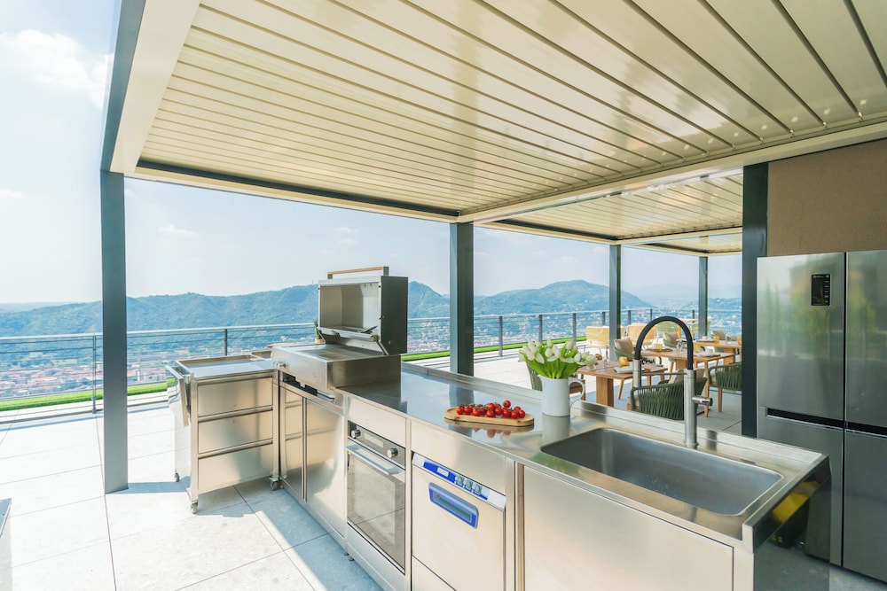 Pureview Luxury Suites, with breakfast & pool by Rent all Como