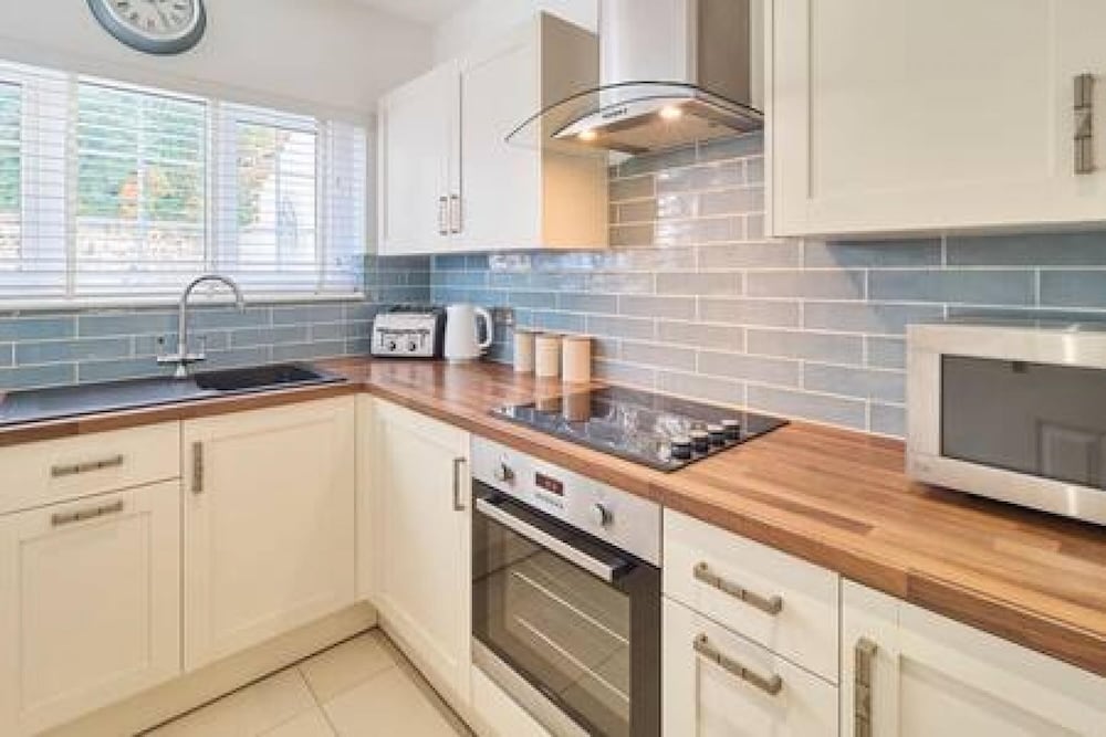 Host Stay Grosvenor Hill view 2