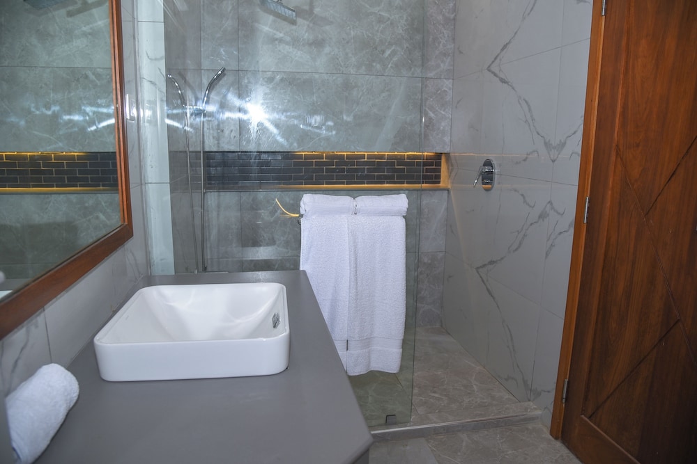 Mira Heights Suite & Conferencing