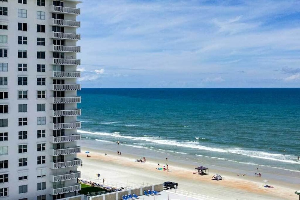 Ocean-view Daytona Beach Resort Retreat w/ Balcony