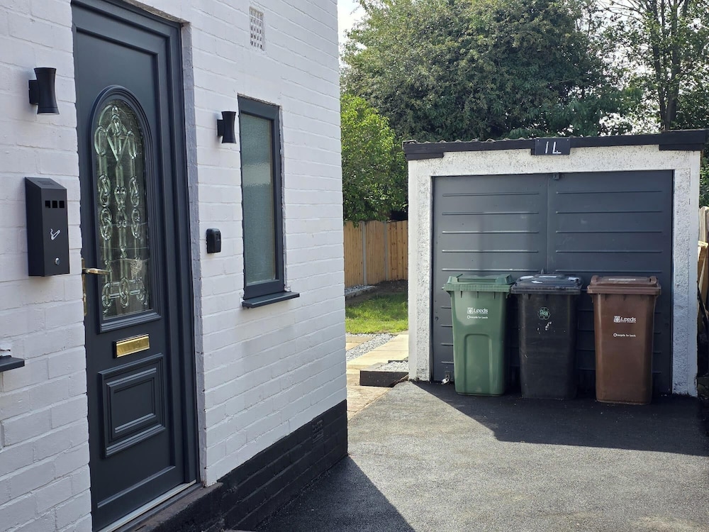 House - Sleeps 4 - Parking - Garden - City Centre