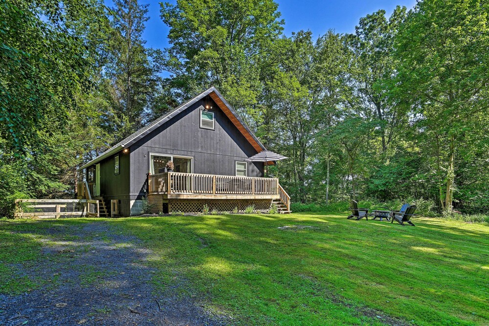 Deck & Gas Grill: Modern East Stroudsburg Home! view 5