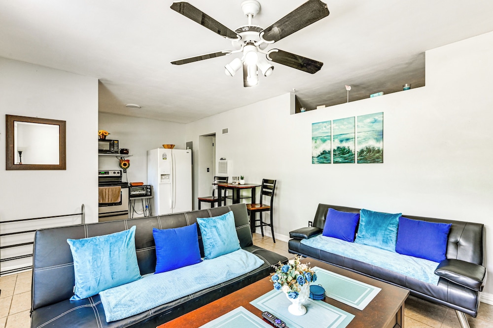 Outdoor Entertainment Area: Clearwater Condo!