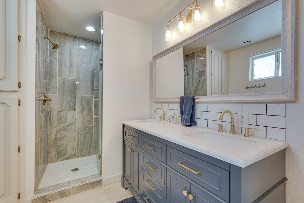 Pool, Game Room, Hot Tub: Lake Havasu City Oasis!