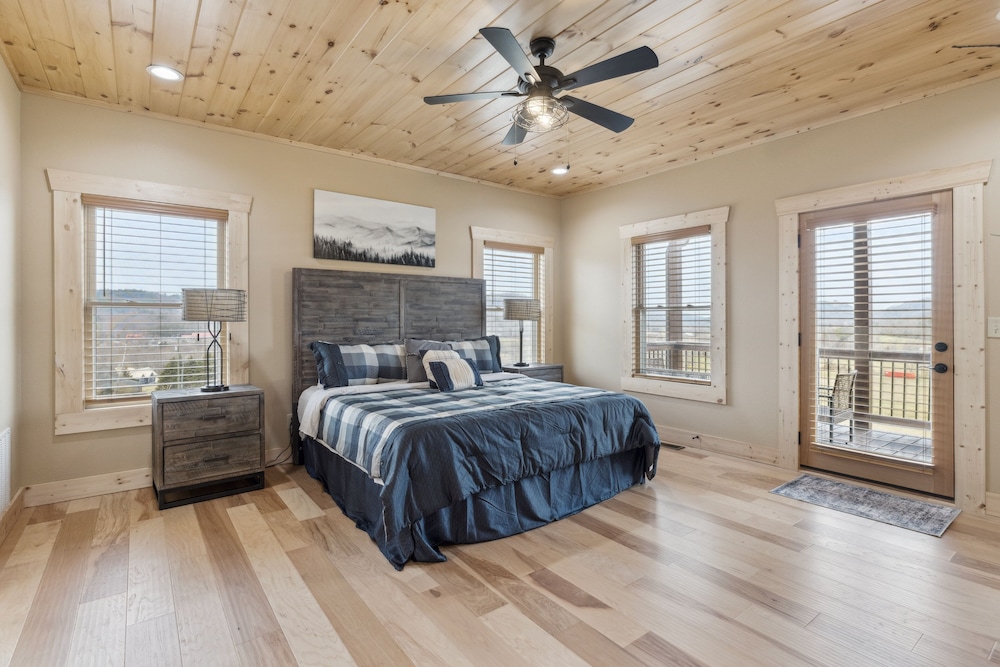 Robeson Hood Lodge 4 Bedroom Home