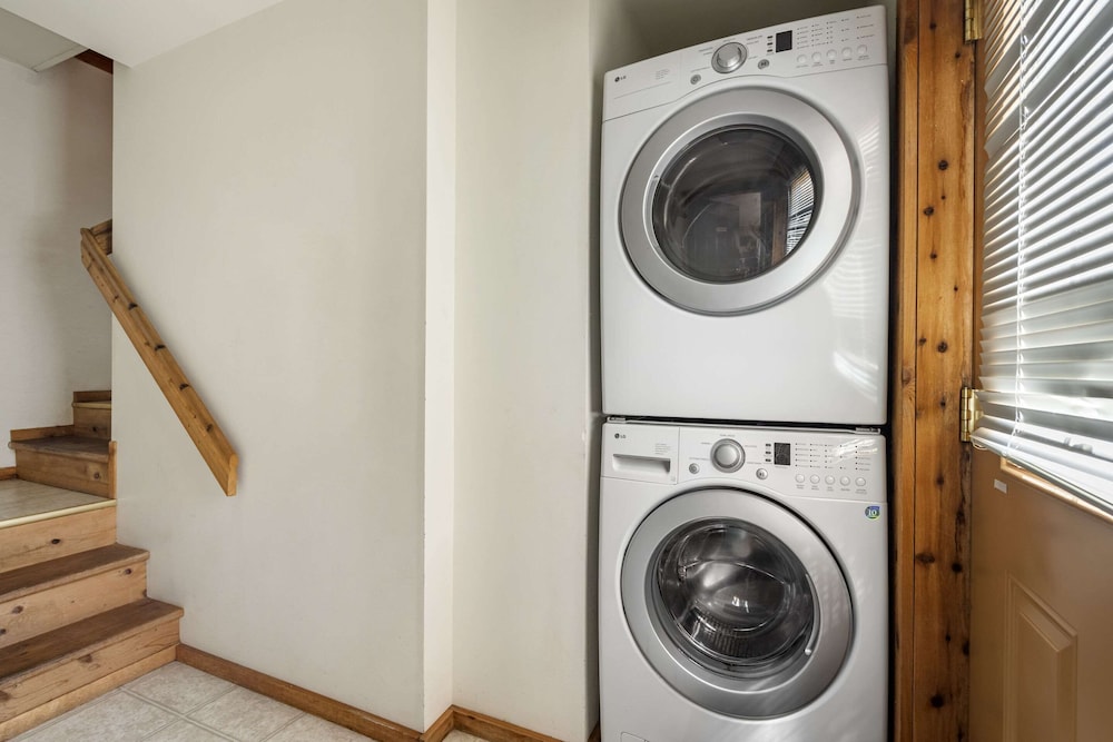 Three Bears Waterpark Resort Near Tomah, Ascend Collection Hotel