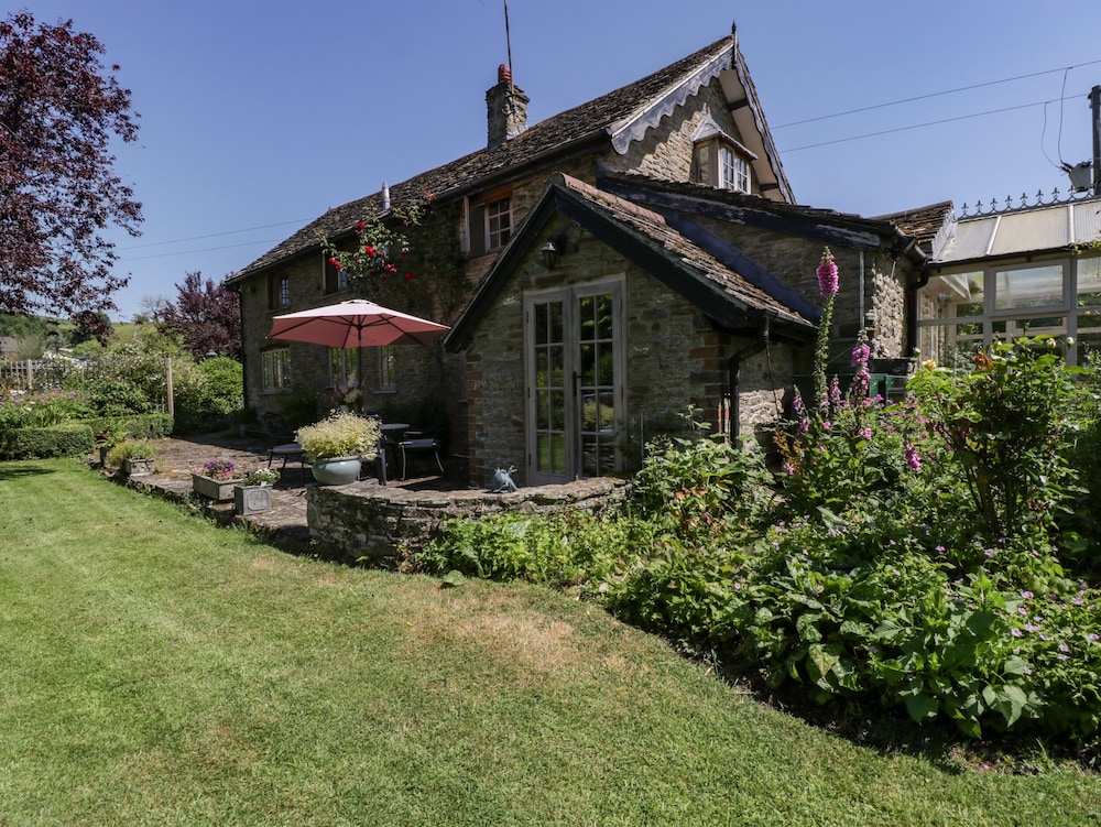 Lower Court Byre