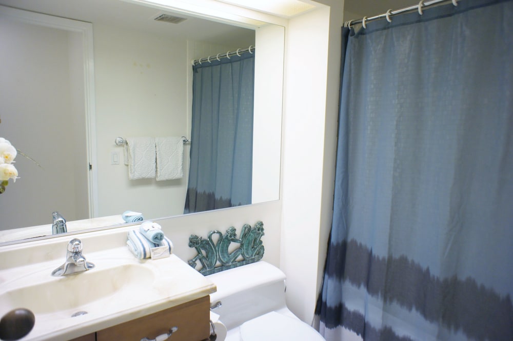 Hawaiian Unit + Walking Distance to Town - AC & Wifi! - Vrkcv