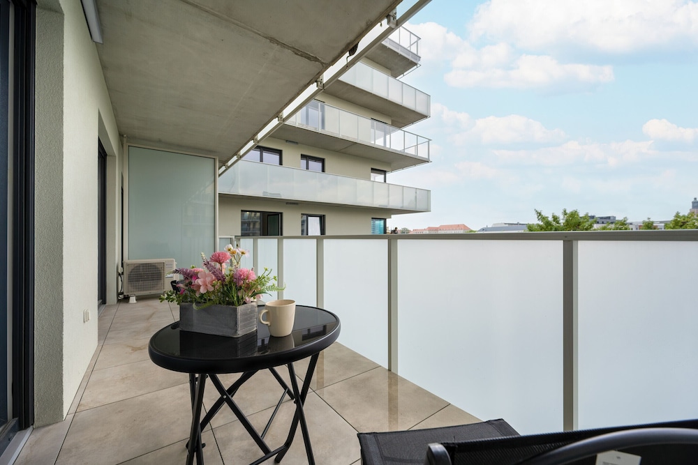 Latte Apartament Parking by Renters