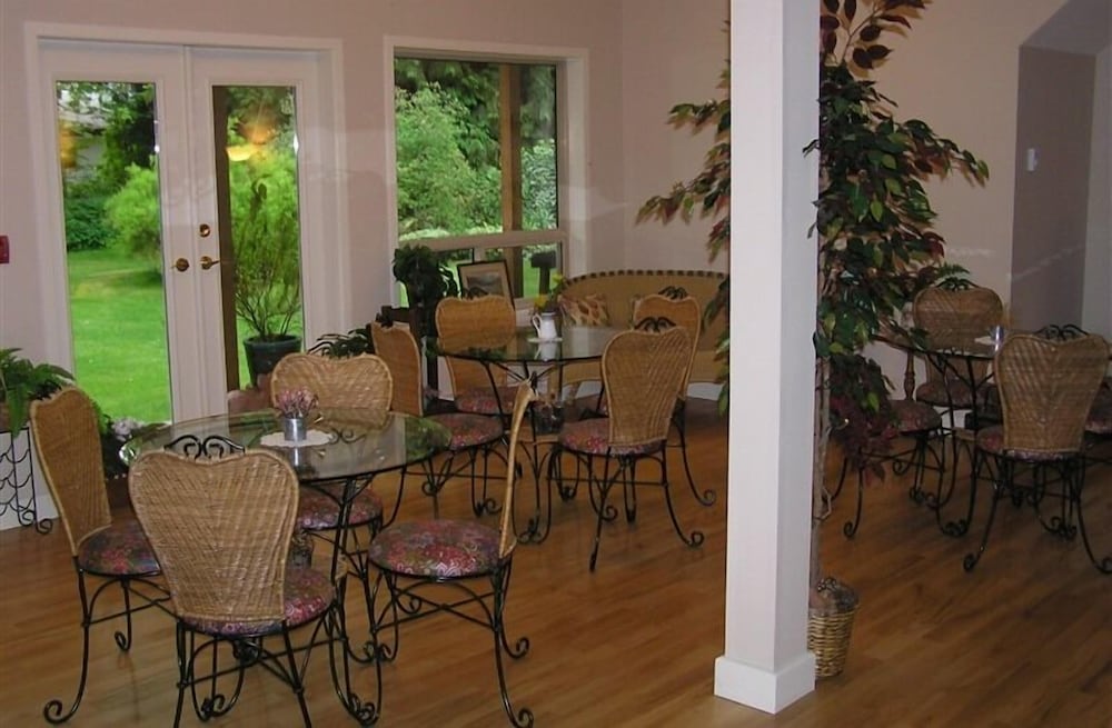 Cedar Wood Lodge B&B
