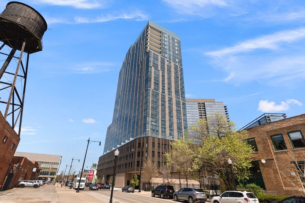 Lincoln Park Family Stay Steps to City Fun