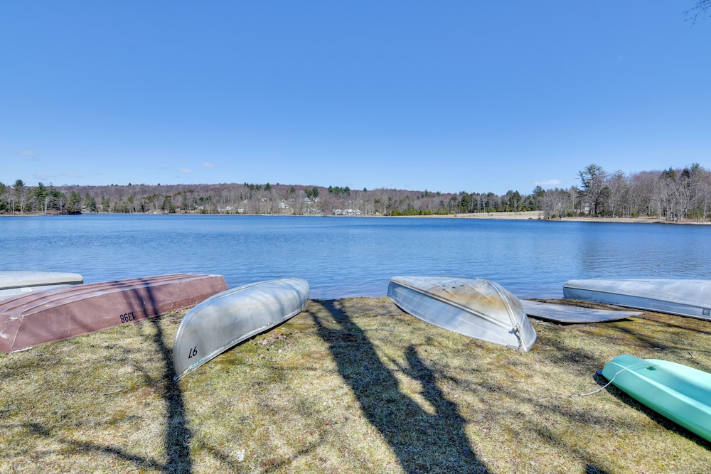 Kayaks & Canoes: Lake-view Retreat in Ellenville!