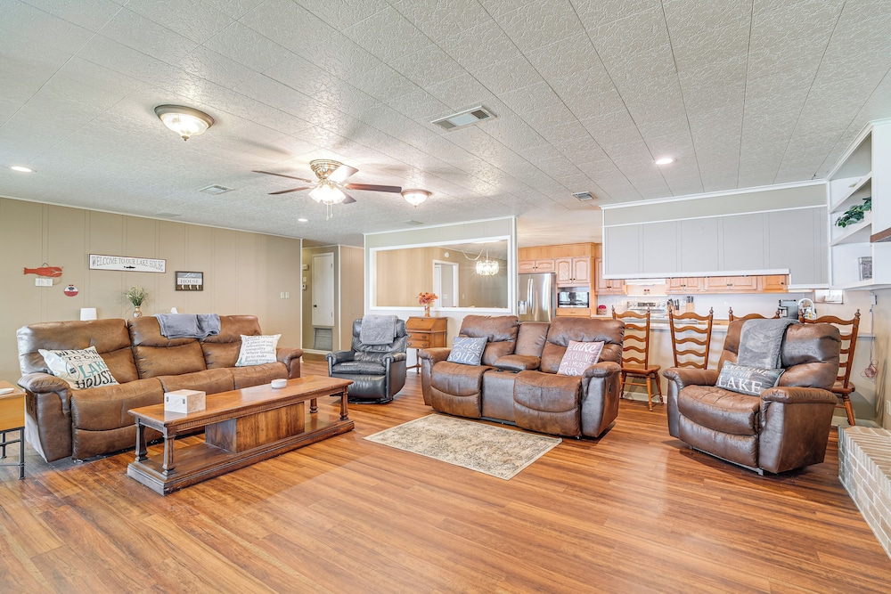 Lakefront Gem w/ Boat Dock & Fishing Pier in Many