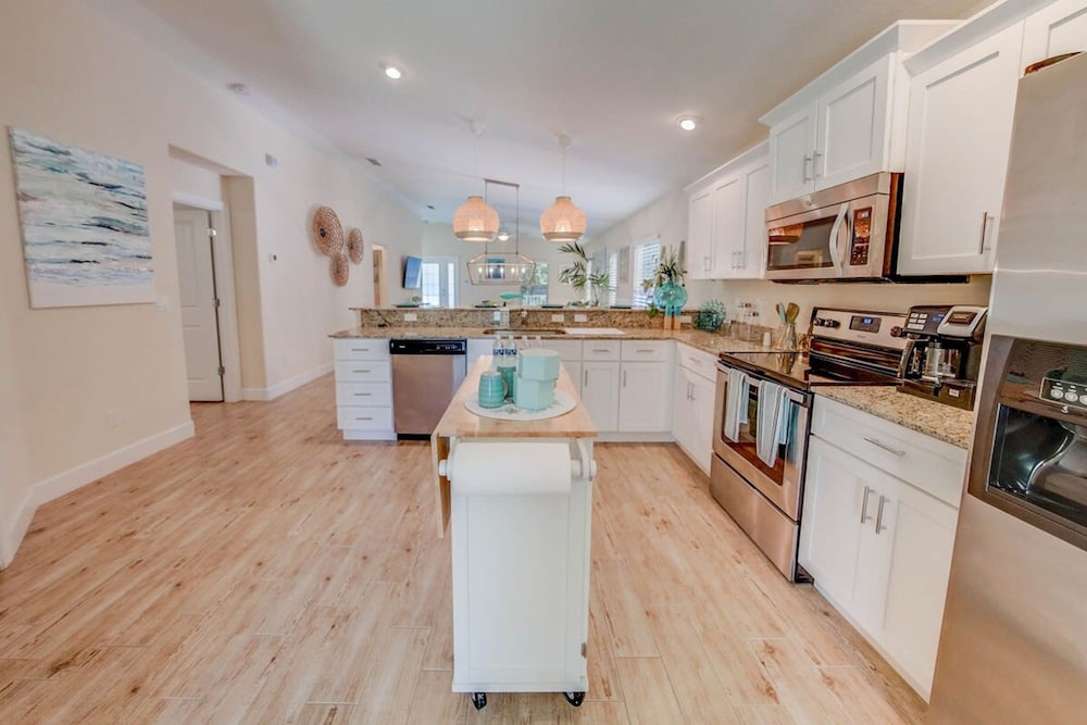 Beach Home w Heated Pool Free Golf Cart