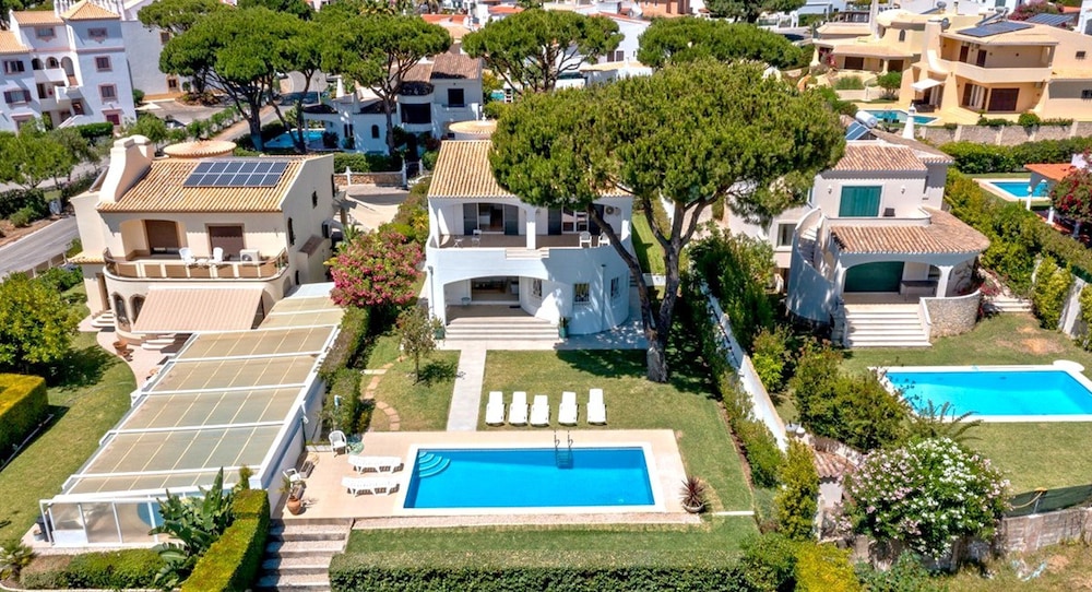 Old Village Area, Your Perfect Vilamoura Getaway, Private Pool, AC & Wifi