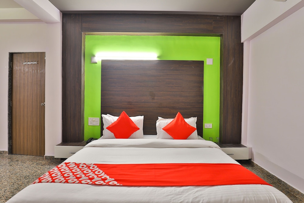 OYO 28444 Hotel Ab Apple view 5