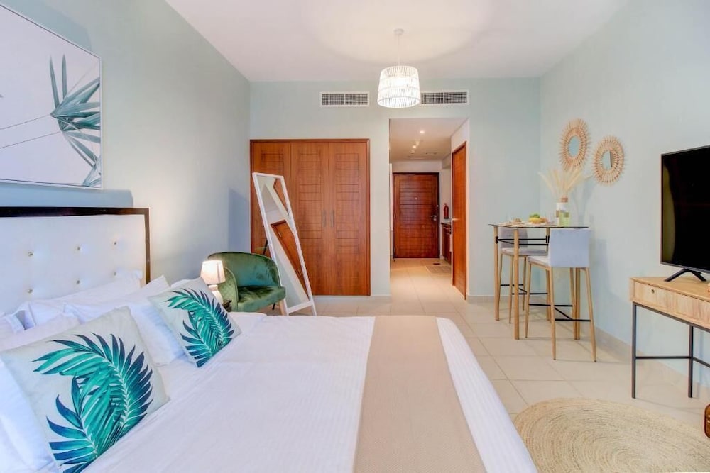 Durrani Homes - Luxurious Studio near Dubai Mall with pool view