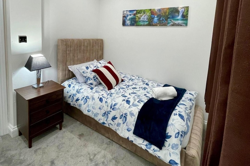 Charming 3 Bedroom House in Dagenham London