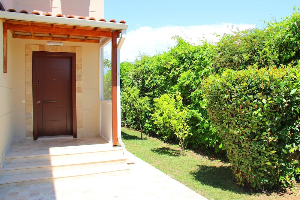 Paradise Town Villa Royal