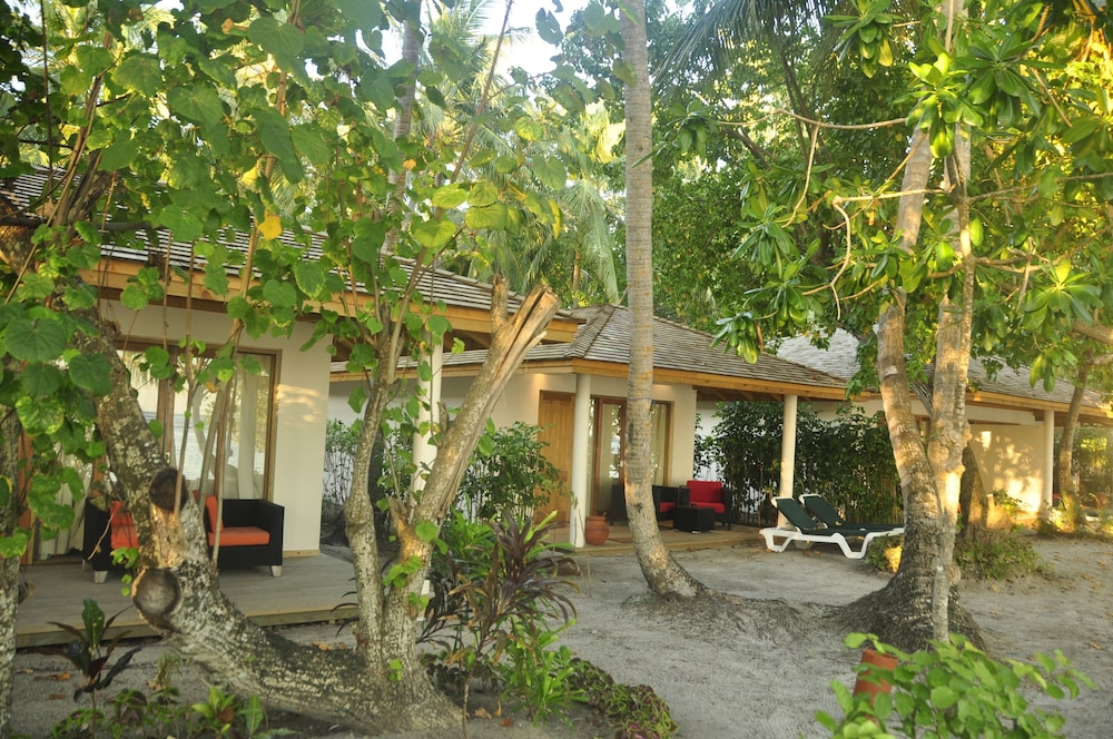 Vilamendhoo Island Resort & Spa photo 3