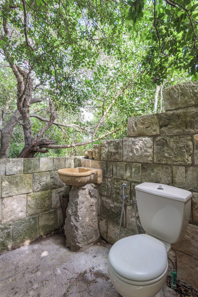 Amani Luxury 4BR Villa & Pool in Batroun