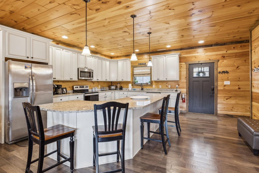 Eden Of The Smokies 5 Bedroom Cabin