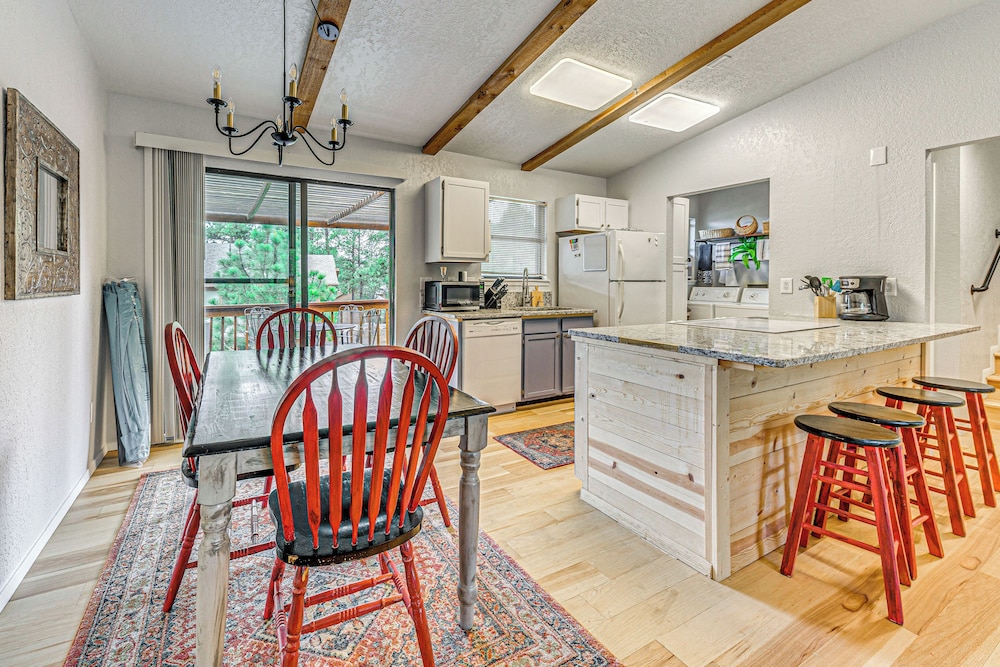 4 Mi to Dtwn: Cozy Family Condo in Ruidoso!