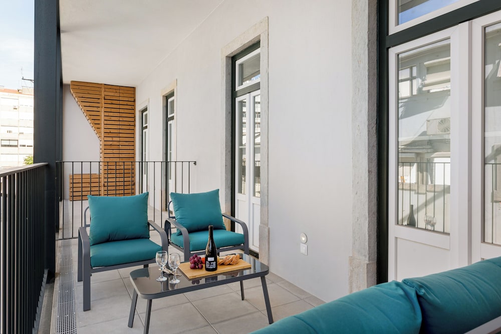 AB10 Modern Lisbon