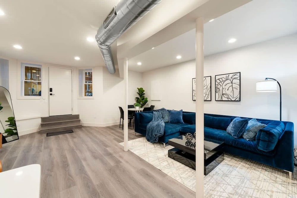 Luxury 2BR 2BA in Wicker Park