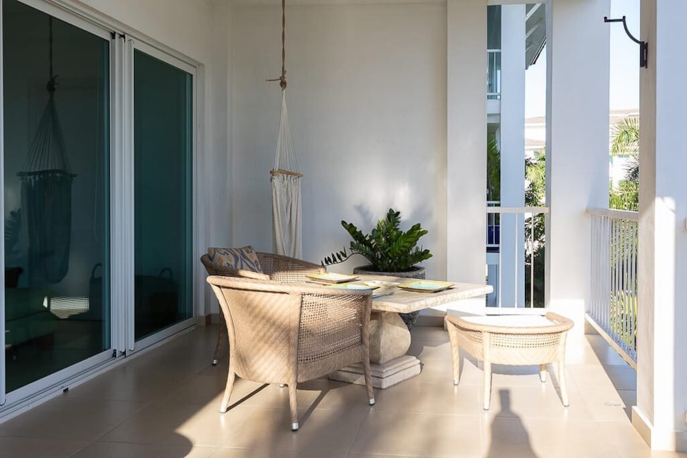 The Beach-front Condo by Acomodo Long Stay Only